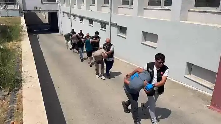 Evinde kilo kilo uyuşturucu bulundu: 'Baş ağrısı için' dedi!