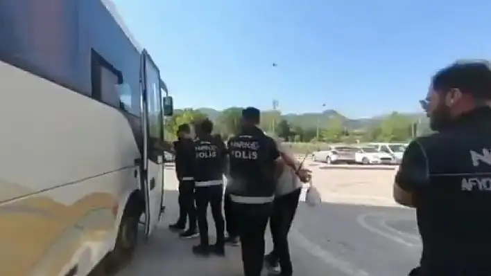 Uyuşturucu tacirlerine operasyon: Kilolarca madde, milyonlarca hap!