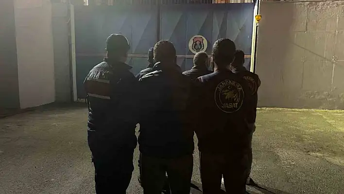 Üzerinden ve evinden uyuşturucu çıktı