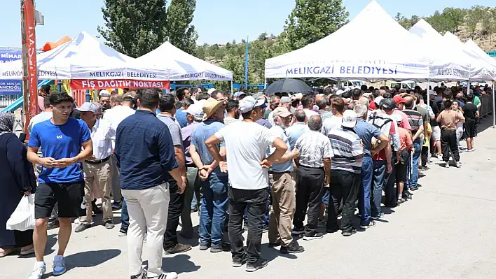 Uzun kuyruklar oluştu! Kayseri'de herkes oraya akın etti