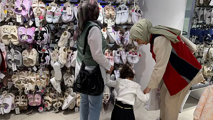 Vakıflar, 965 çocuğun yüzünü güldürdü