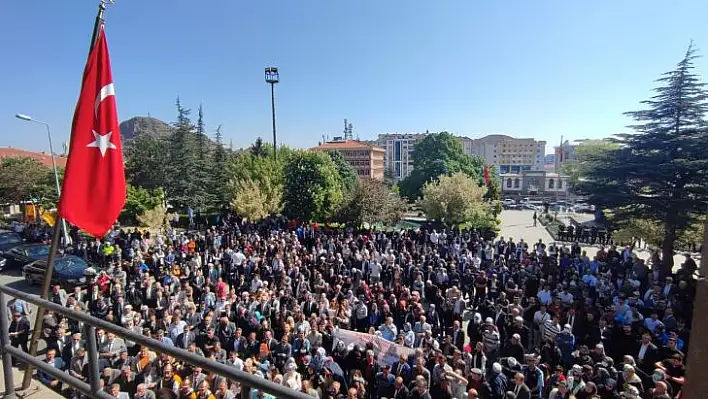 Miting gibi uğurlama...