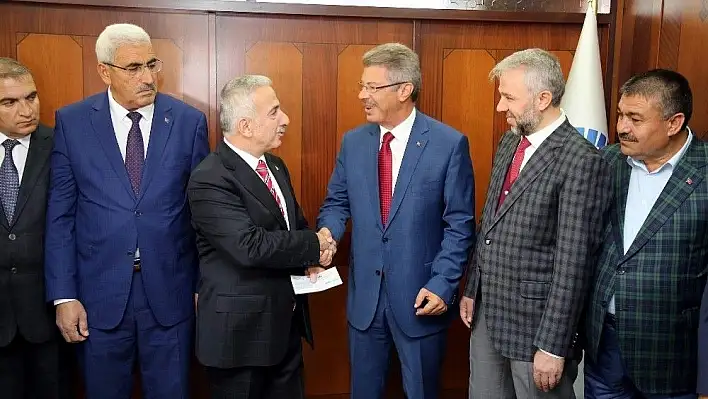 Vali Kamçı'dan PTT, Müftülük ve Vakıfbank'a Ziyaret
