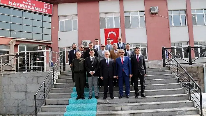 Vali Kamçı Hacılar'da muhtarlarla buluştu