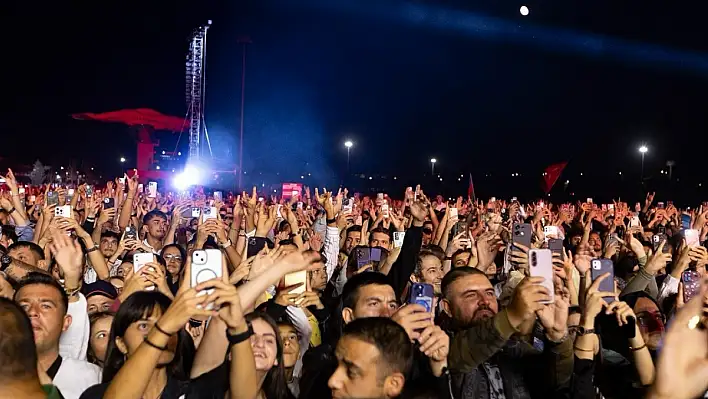 Vali ve Başkan'dan konser keyfi