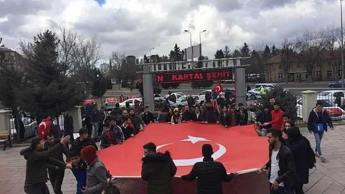 Vatandaşlar şehitliğe koştu