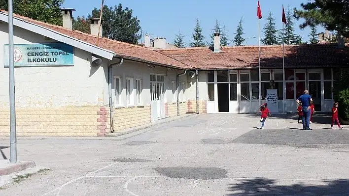 Veliler 'İlkokul yıkılacak' iddiası ile Valiliğe koştu
