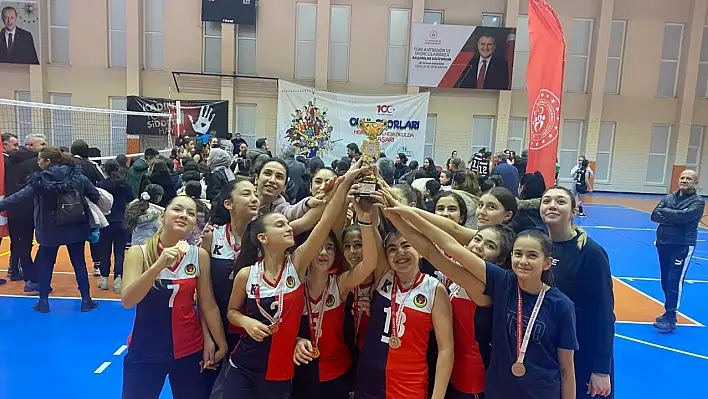 Voleybol şampiyonları belli oldu