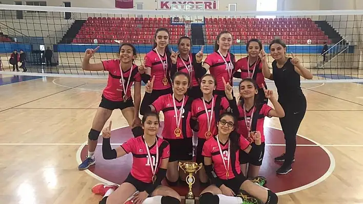 Voleybol Yıldız Kızlarda şampiyon Sema Yazar
