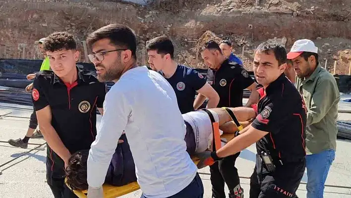 İşçinin vücuduna demir saplandı