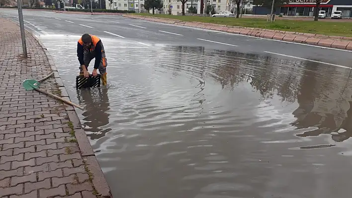 Yağışın ardından ekipler sahada