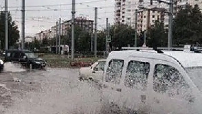  YAĞMUR YAĞDI ALTYAPI YİNE ÇÖKTÜ