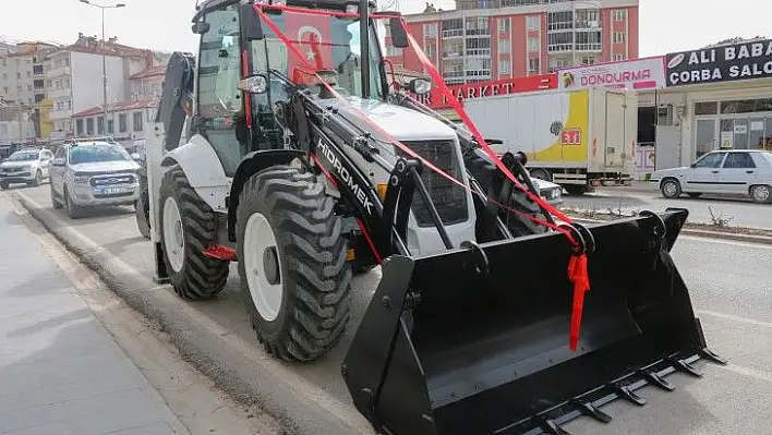 Yahyalı Belediyesi yeni iş makinasını bünyesine kattı