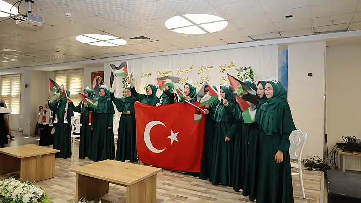 Yahyalı'da 12 öğrenci belgelerini aldı