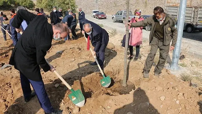 Yahyalı'da geleceğe nefes olmak fidan dikildi