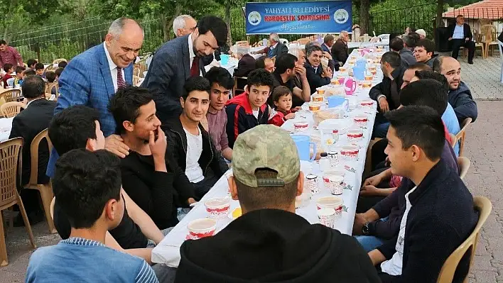 Yahyalı'da 'Kardeşlik Sofrası' Kirazlı Mahallesinde kuruldu
