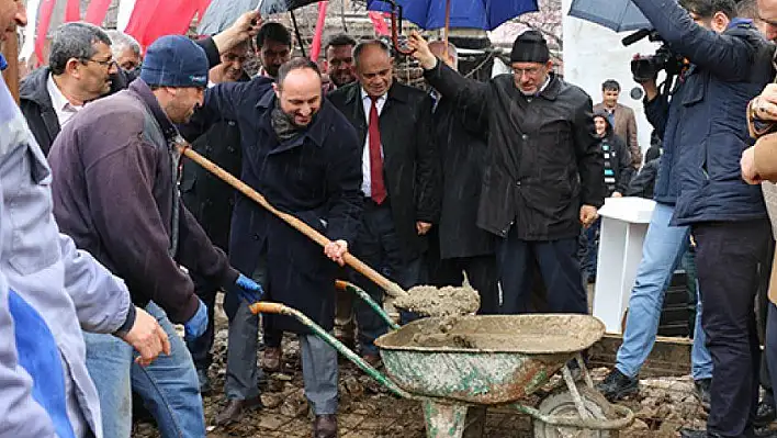 Yahyalı'da mahalle konaklarının temeli atıldı