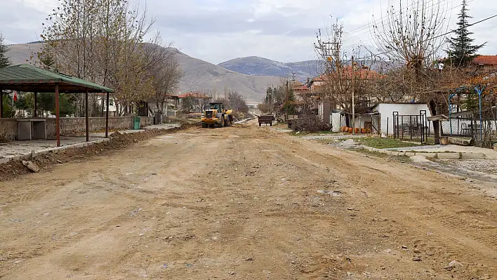 Yahyalı'da tesis kuruldu, sırada yollar var