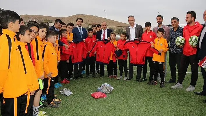 Yahyalı Futbol Akademisi'nden Mehmetçiğe Dua
