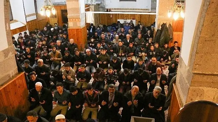 Yahyalı Halep'e dua için sabah namazında buluştu