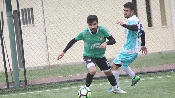 Yahyalıspor bombaları patlatıyor