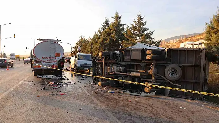 Tankere çarpan kamyonet sürücüsü öldü