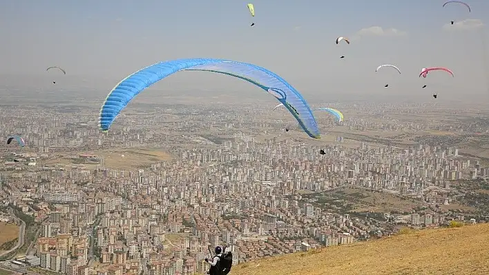 Yamaçparaşütü Türkiye Şampiyonası Talas'ta