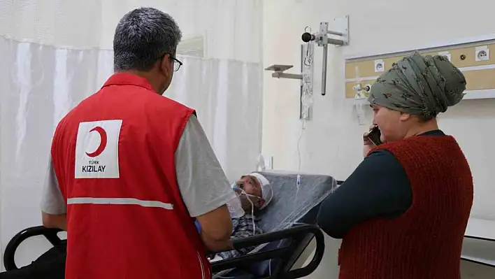 Ev yangınında iki engelli kardeş öldü, ağabey camdan atladı