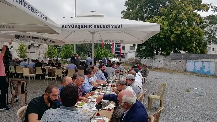 Yaşar Karayel: 'Şahsi menfaatleri peşinde olanlar şehirlerine sahip çıkamazlar'