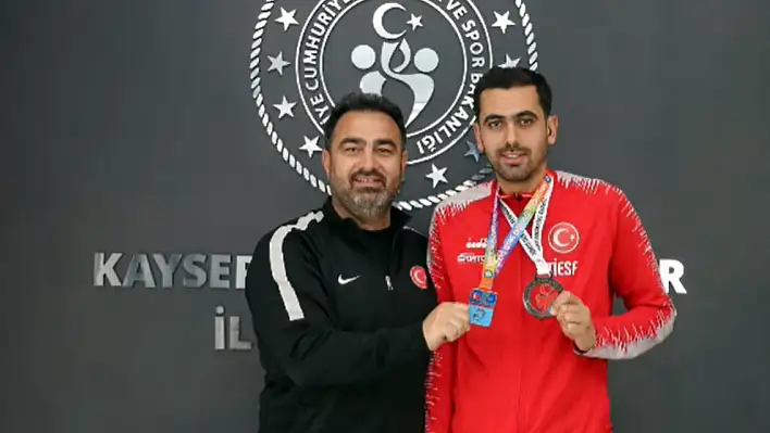 Kayserili taekwondocu milli  takım kampında