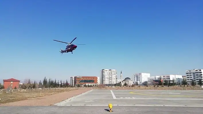 84 yaşındaki hasta hava ambulansı ile hastaneye yetiştirildi
