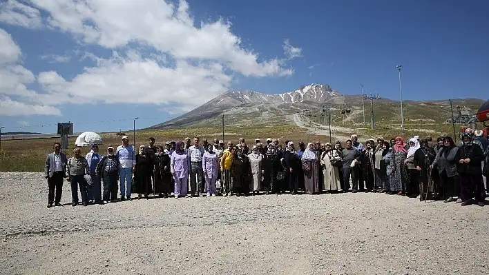 100 yaşlı ilk defa Erciyes'e çıkmanın heyecanını yaşadı