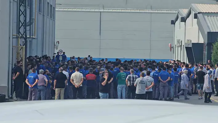 Ev tekstili devi Yataş'ta işçiler hem firmayı hem sendikayı protesto etti