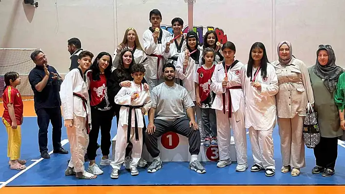 YayTanSay Kulübü madalyaları topladı