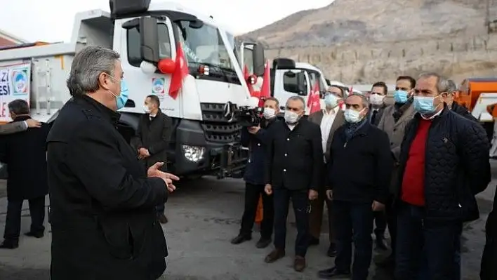 Yeni hizmet araçları meclis üyelerine tanıtıldı