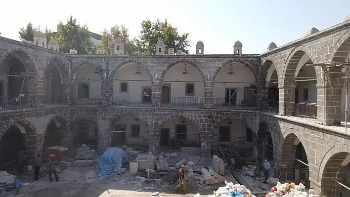 Yeniden hayat bulan tarihi yapılan Melikgazi'nin ellerinde işlevleniyor