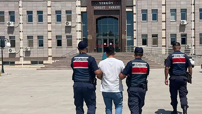 Jandarma aranan hükümlüyü kıskıvrak yakaladı