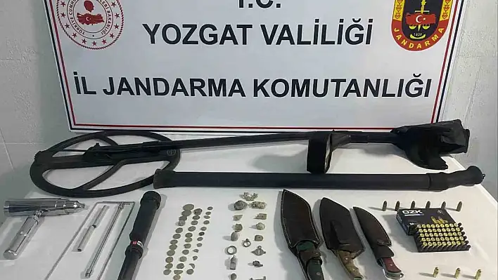 Define ararken yakalandılar