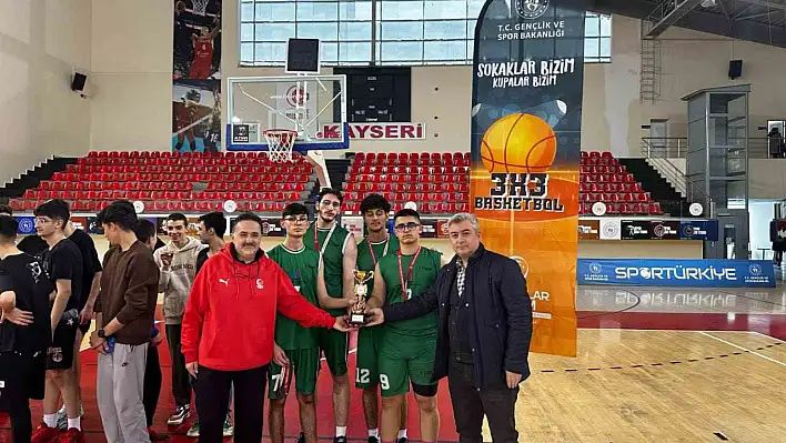 Genç basketbolcular Yeşilay Spor Oyunları'nda buluştu