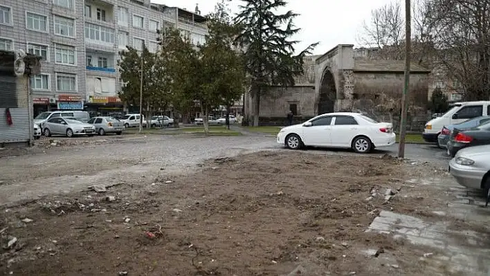 Yıkım sonrası tarihi ve sosyal alan ortaya çıktı