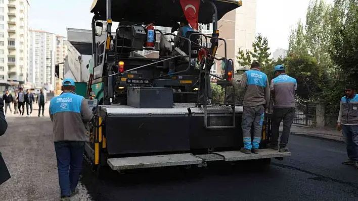 Yıldırım Beyazıt Mahallesi'nde asfalt çalışması...