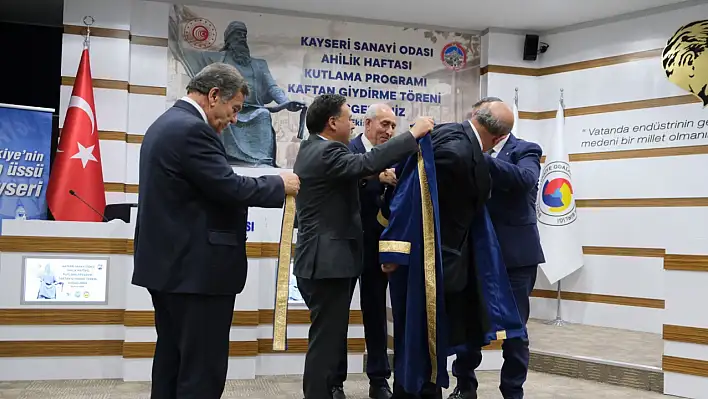 'Yılın Ahisi' kaftanını giydi