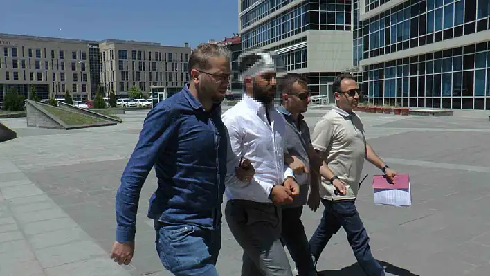 Yolcu kavgasında meslektaşını öldüren taksici: 'Bıçağı salladım ama değdiğini görmedim'