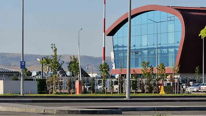 Polisten havada takip, karada operasyon: Yolcunun üzerinden uyuşturucu çıktı