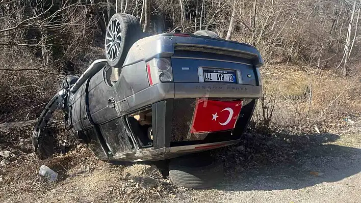 Yoldan çıkan cip ters döndü