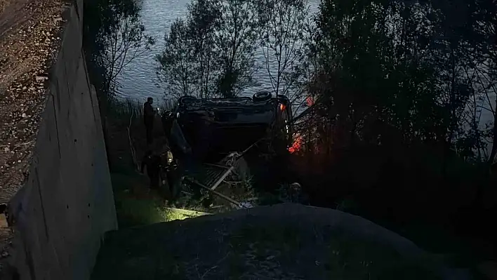 Yoldan çıkan minibüs Kızılırmak'a uçtu