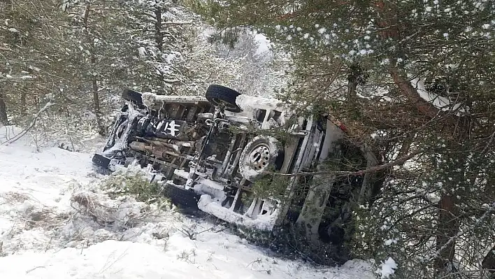 Köy minibüsü devrildi! 2 öğretmen...