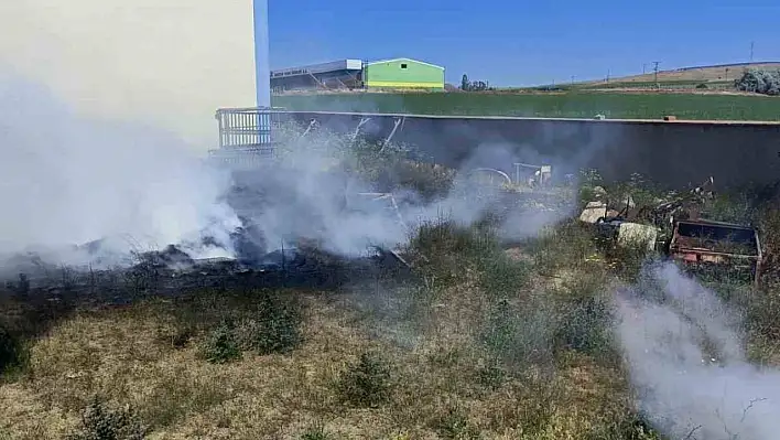 Fabrika arazisinde yangın