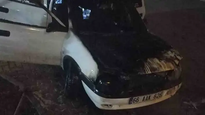 Otomobil cayır cayır yandı