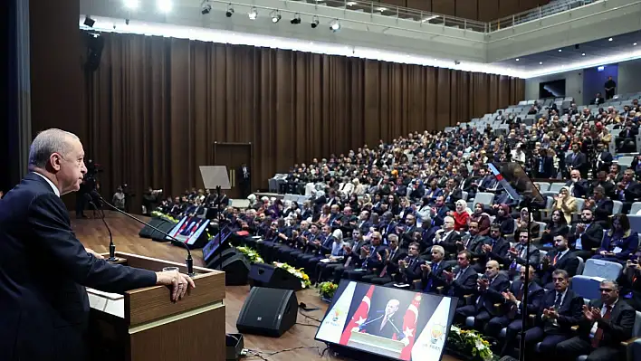 Yurtdışından dönen Başkan apar topar o toplantıya gitti!